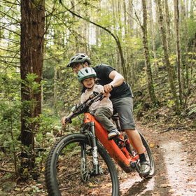 Frontmontierter Kindersitz und Lenkerkombination