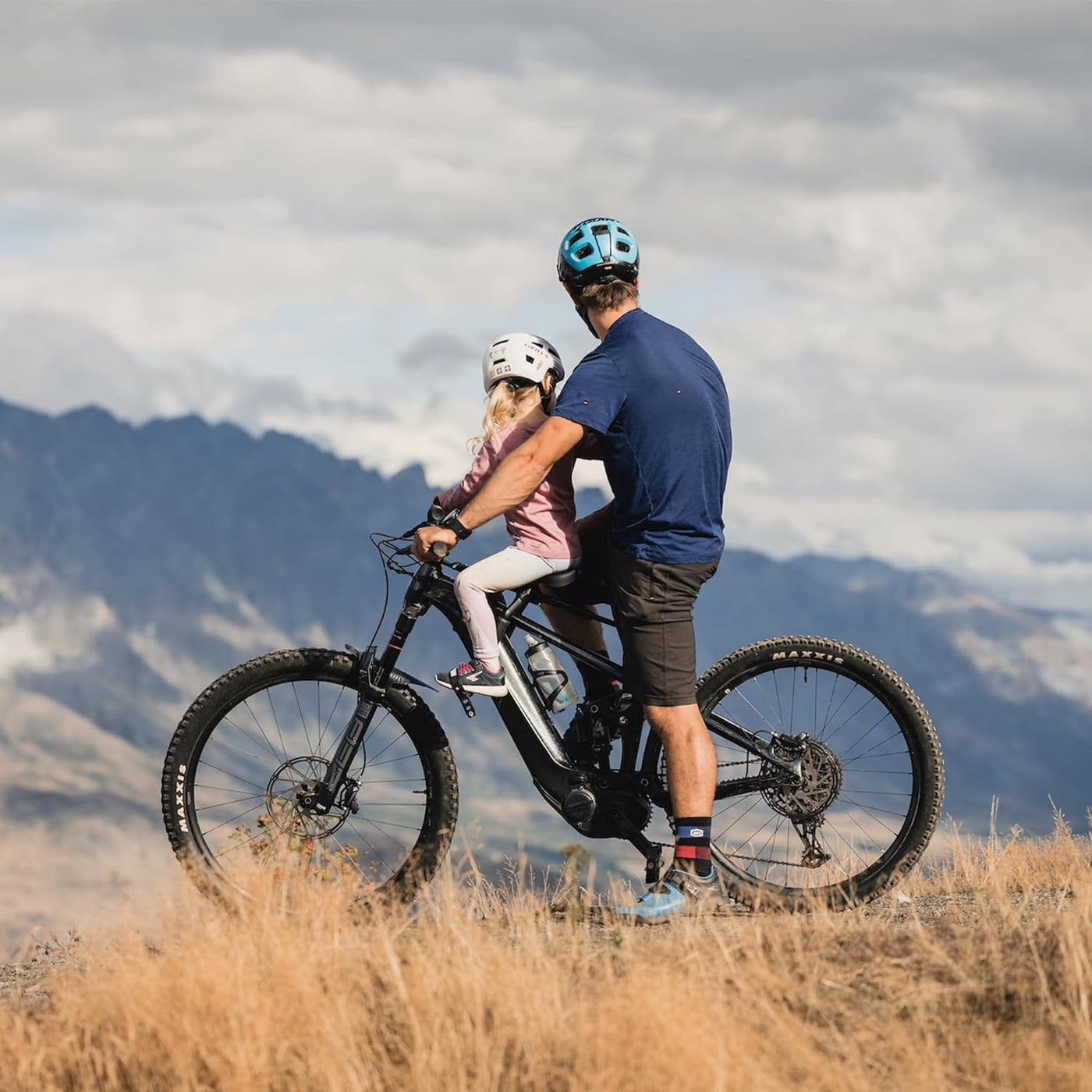 Frontmontierter Kindersitz und Lenkerkombination